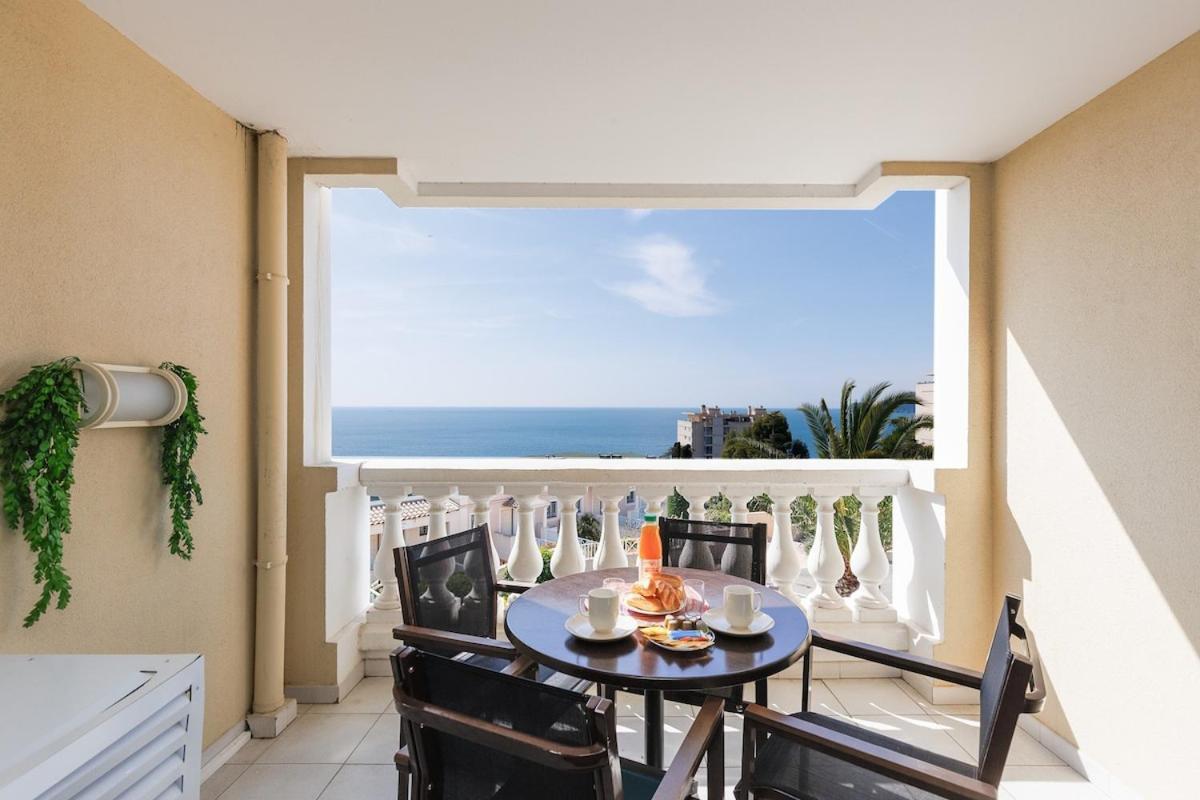 Piscine Vue Parking 4 Personnes *